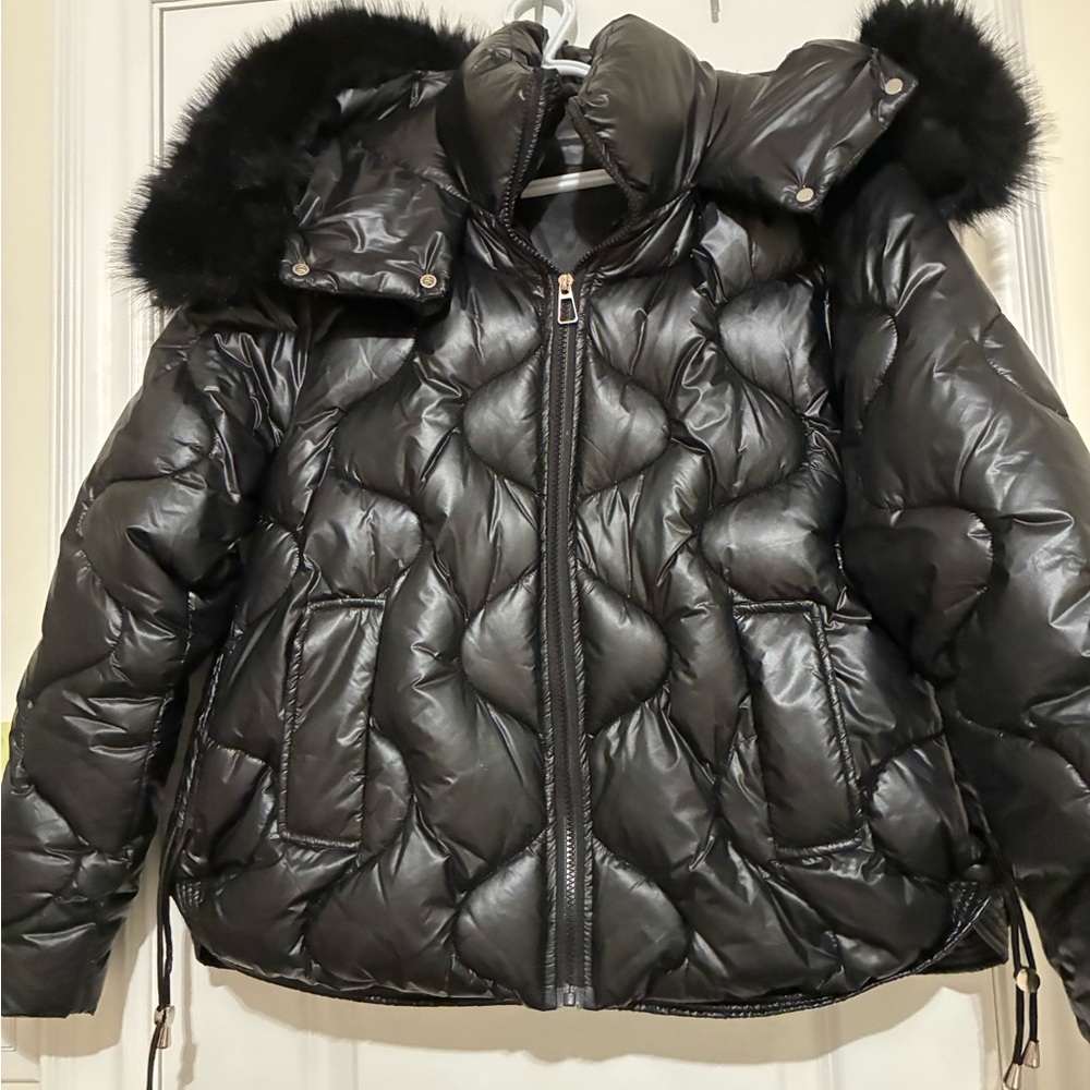 NEW Women's Black Puffer Jacket with removable Fur Collar